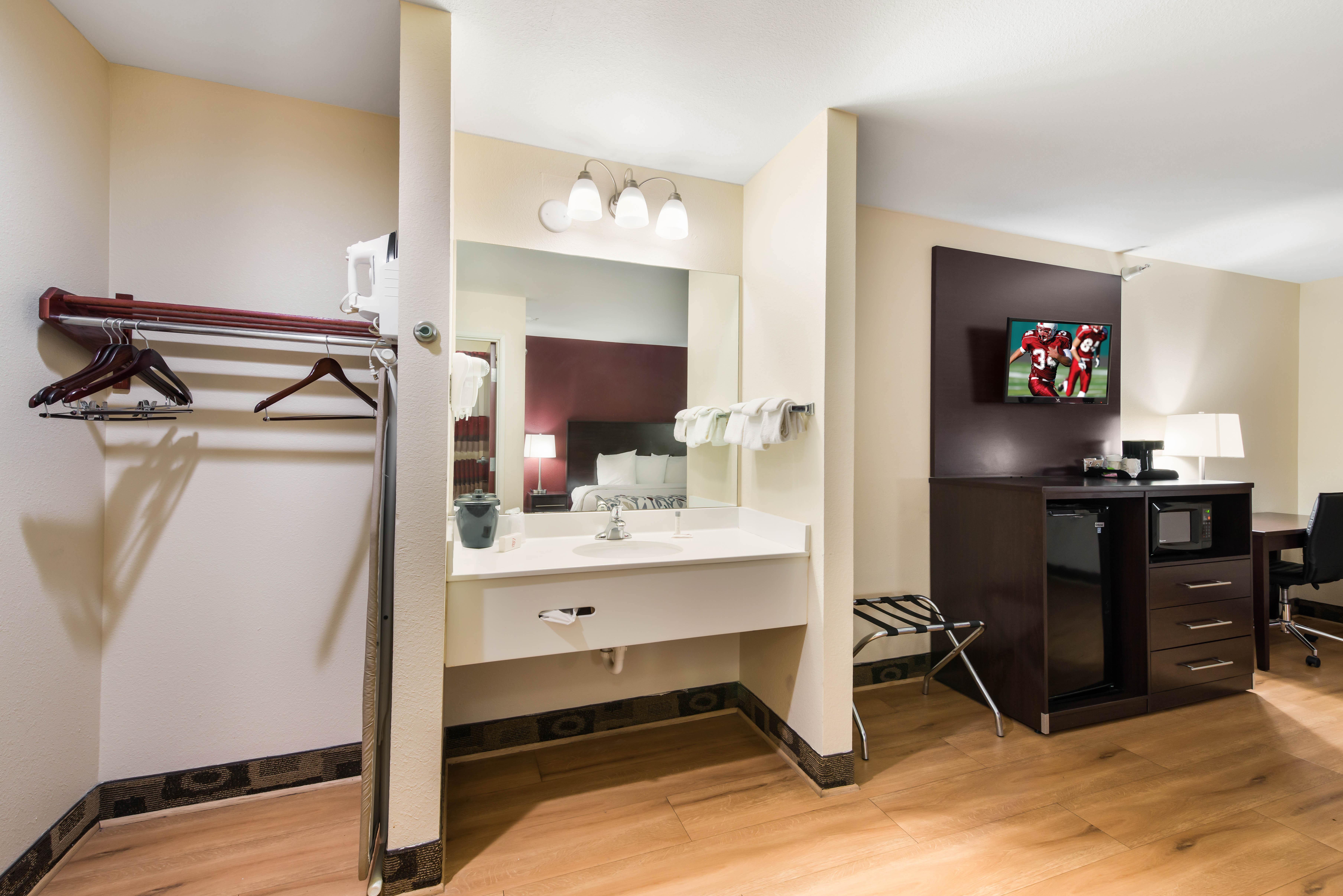 Red Roof Inn & Suites Monee Εξωτερικό φωτογραφία